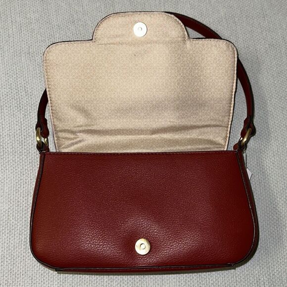 TIME and TRU Small Burgundy Pebbled Faux Leather Hobo Bag Purse - Picture 10 of 14